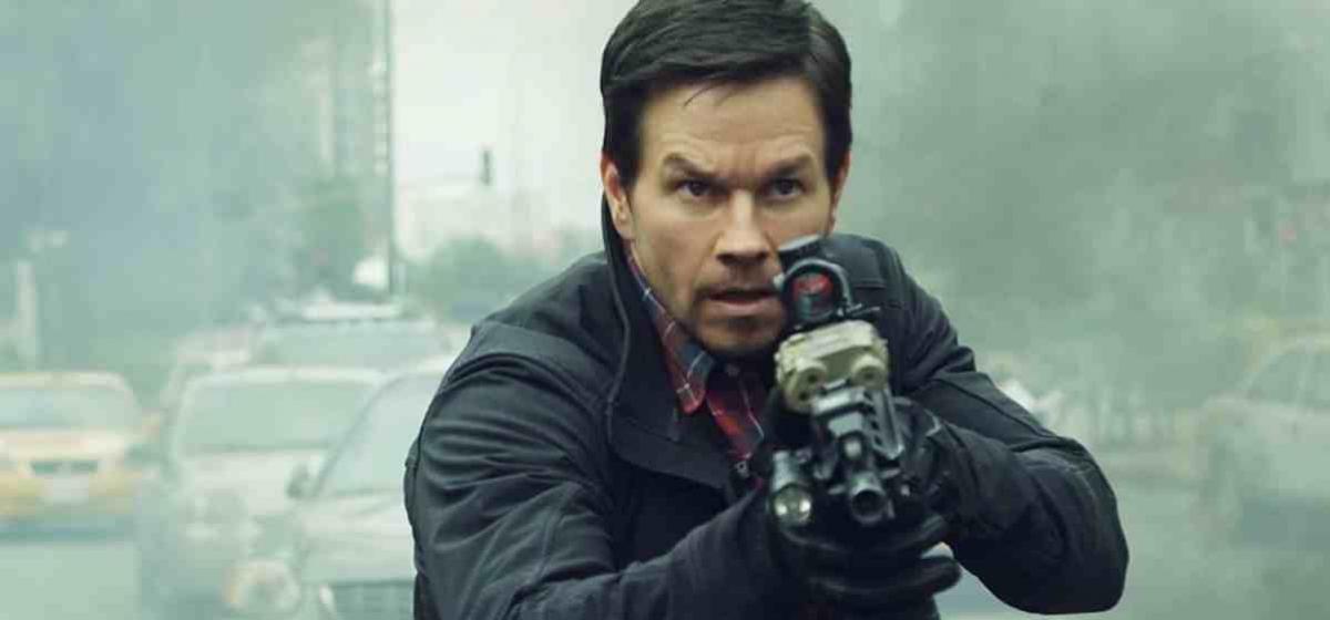 Red-Zone-22-Miglia-di-fuoco - recensione film berg walhberg